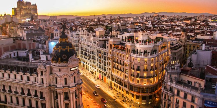 La Spagna supera l’Italia per valore turismo. E Madrid diventa meta dello shopping di lusso