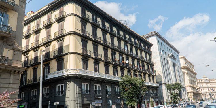 Oriana Homèl debutta a Napoli con 24 appartamenti