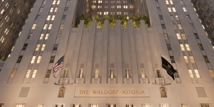 L’iconico Waldorf Astoria di New York è in vendita. Ipotesi deal miliardario