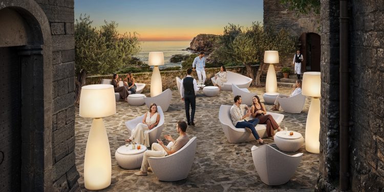 La collezione di arredi outdoor Vela trasforma l’hospitality in esperienza