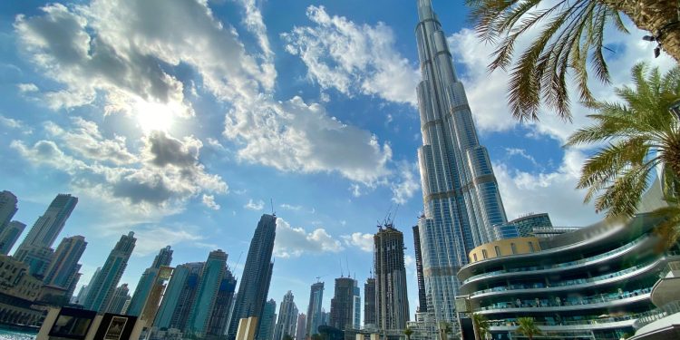 Dubai, pochi turisti e gli hotel chiudono. Si coglie l’occasione per un restyling
