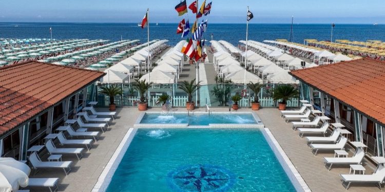 Concessioni balneari, a Viareggio 18 stabilimenti fanno causa contro le gare