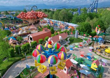 Parchi divertimento, calo negli ingressi (-2,2%) ma sale la spesa per visitatore (+2%)