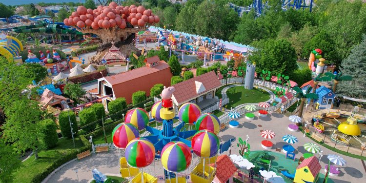 Parchi divertimento, calo negli ingressi (-2,2%) ma sale la spesa per visitatore (+2%)