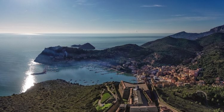 Porto Ercole guarda all’hotellerie: le vecchie scuole diventeranno un albergo