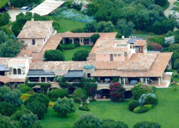 Cambio destinazione e aumento volumetrie per Villa Certosa: obiettivo un resort di lusso