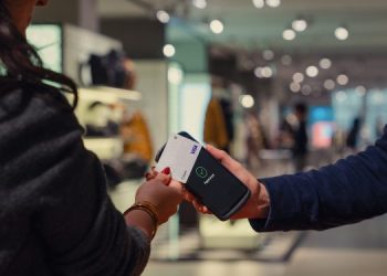 L’AI sarà strategica anche per le prenotazioni: il 40% degli italiani dice sì all’agentic commerce