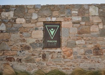 Per il Liastì Beach Club a Mykonos partnership estiva con l’italiana Macron