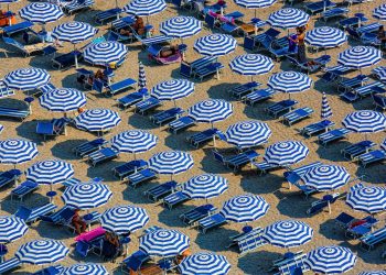 Turismo balneare, un settore da 28 miliardi che guarda al futuro, tra sostenibilità e AI