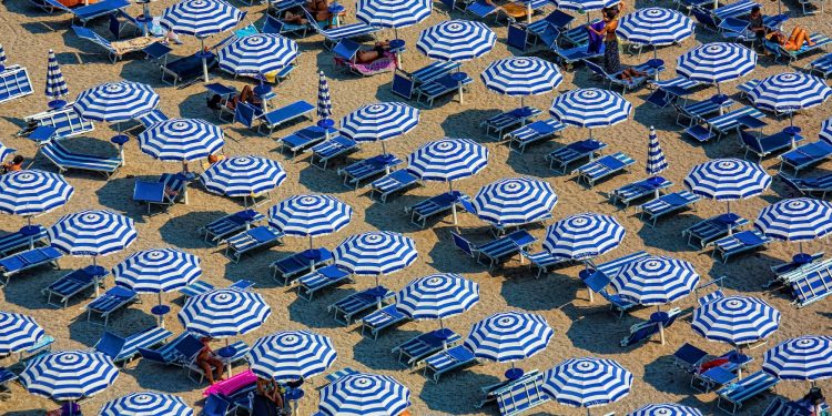 Turismo balneare, un settore da 28 miliardi che guarda al futuro, tra sostenibilità e AI