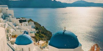 La Grecia scatta in avanti: spesa dei turisti stranieri a +37% nei primi mesi del 2026