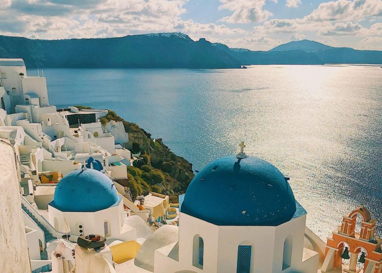 La Grecia scatta in avanti: spesa dei turisti stranieri a +37% nei primi mesi del 2026